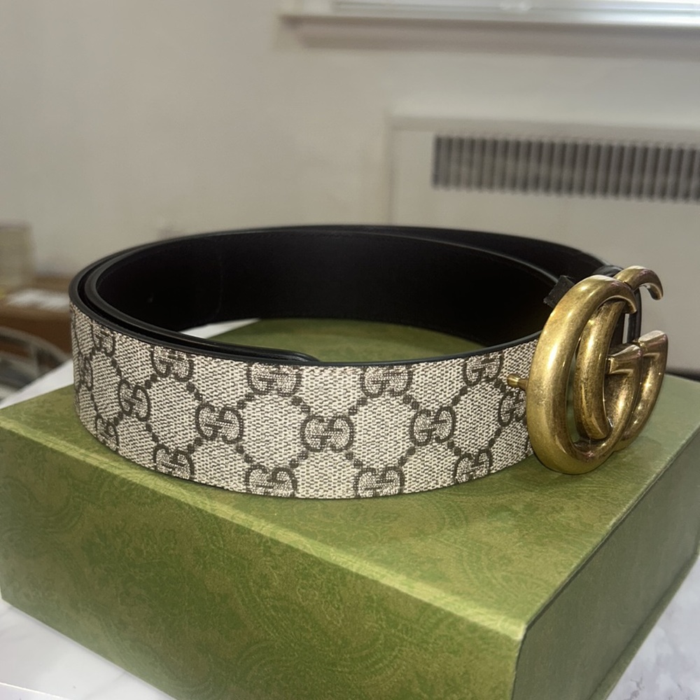 Gucci Black and Beige Belt with Gold GG Buckle - Picture 2 of 6